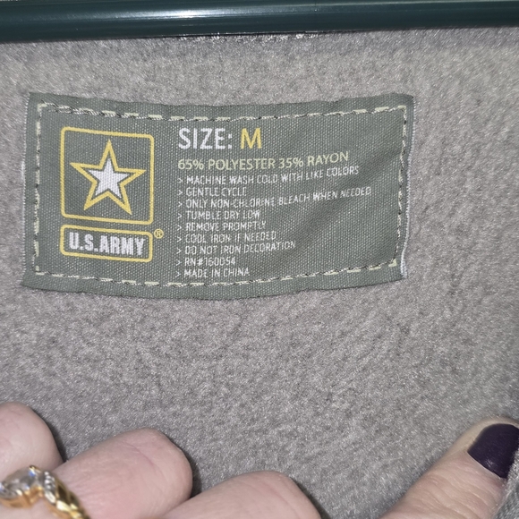 Women's Size Medium ARMY Sweatshirt ⭐️ Excellent Pre-Owned Condition!!✨️✨️ - Picture 11 of 11